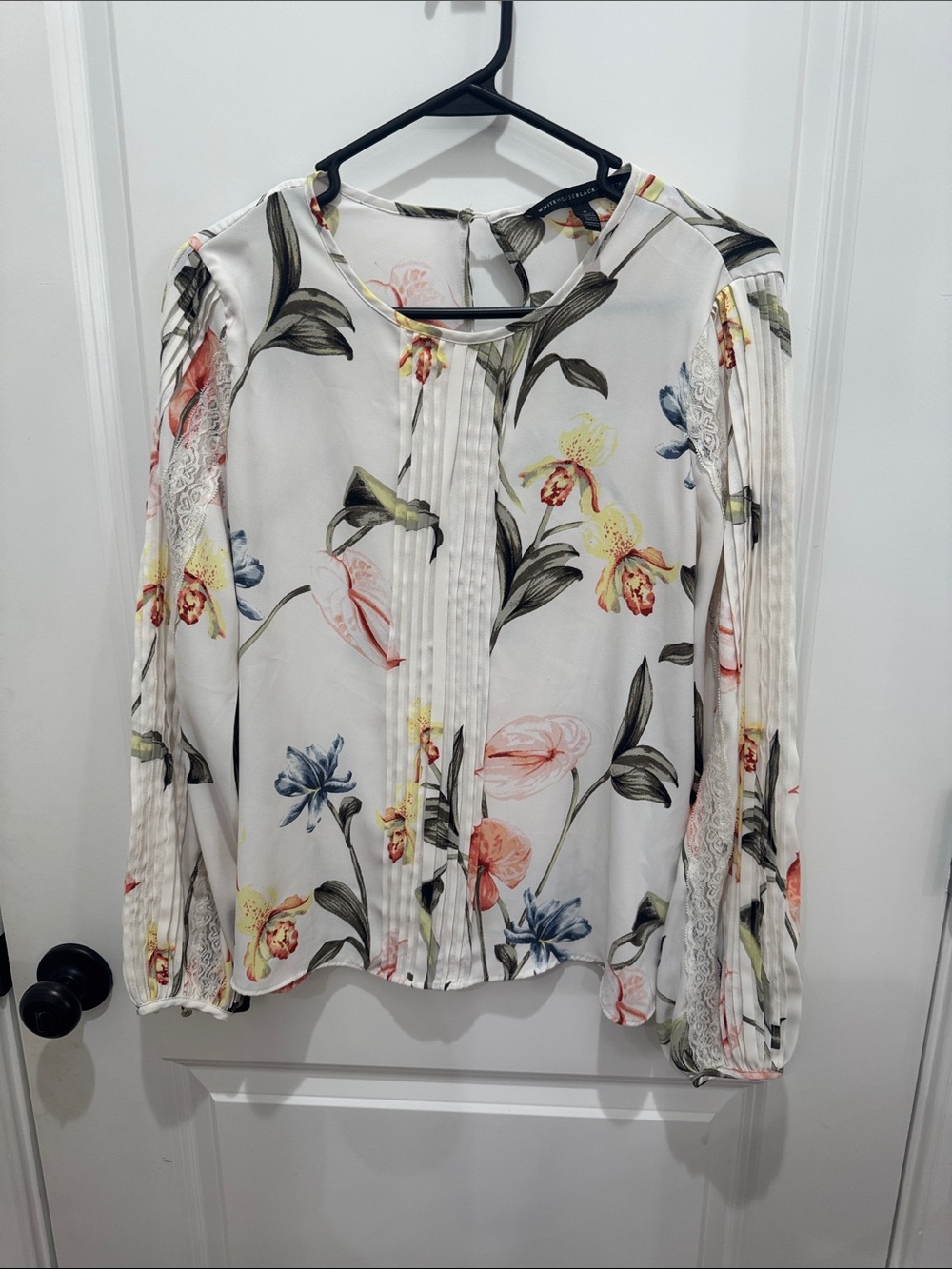 White House Black Market White Floral Pintuck Blouse
